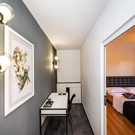 Апартаменты Luxury Modern With Garden Near Old Town Задар