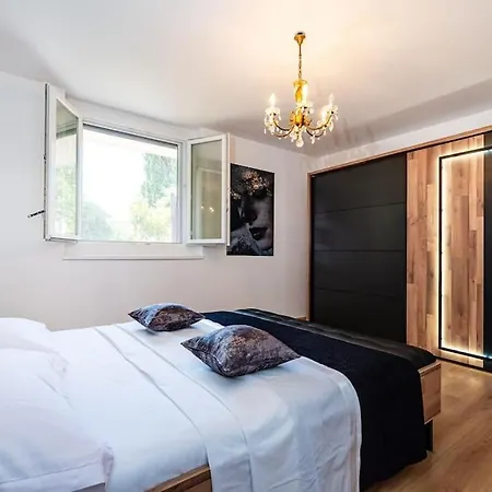 Luxury Modern With Garden Near Old Town Апартаменты