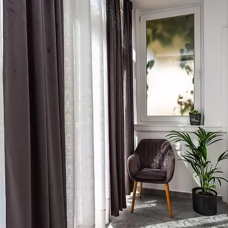 Апартаменты Luxury Modern With Garden Near Old Town *