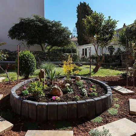 Апартаменты Luxury Modern With Garden Near Old Town *